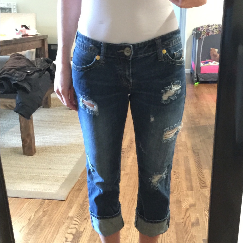 Size 28 distressed jean capris
